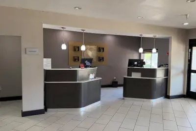 Photo 4 - Comfort Suites Lewisville - Dallas