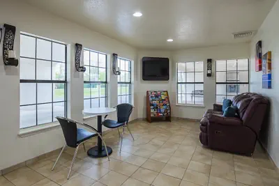Photo 2 - Motel 6 Madisonville, TX