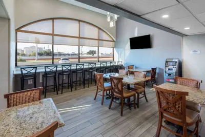 Photo 3 - Baymont by Wyndham McAllen/Pharr