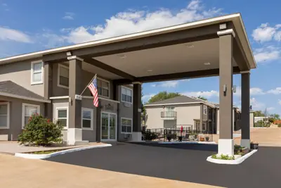 Photo 2 - Days Inn by Wyndham Suites Fredericksburg