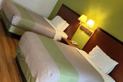 Photo 4 - Econo Lodge Sonora