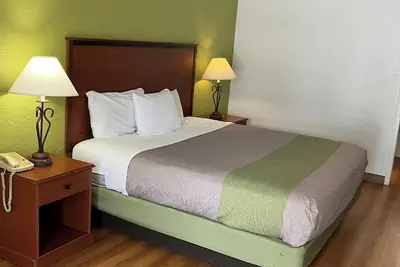 Photo 5 - Econo Lodge Sonora