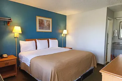 Photo 5 - Executive Inn