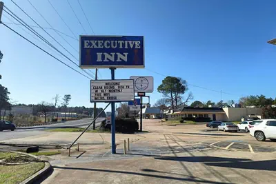 Photo 2 - Executive Inn