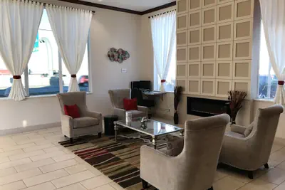Photo 5 - Ramada by Wyndham Draper