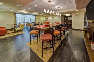 Photo 4 - Hampton Inn Houston Baytown