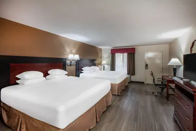 Photo 5 - Days Inn & Suites by Wyndham Tyler