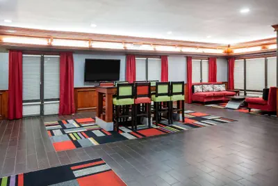 Photo 2 - Days Inn & Suites by Wyndham Tyler