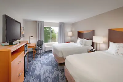 Photo 2 - Fairfield Inn & Suites by Marriott Seattle Bellevue/Redmond