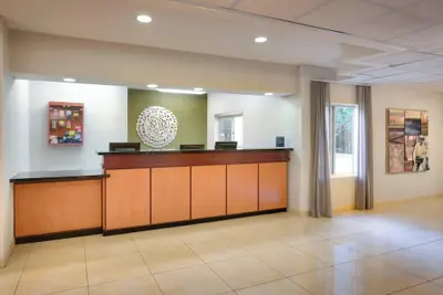 Photo 4 - Fairfield Inn & Suites by Marriott Seattle Bellevue/Redmond