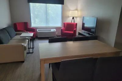 Photo 5 - Country Inn & Suites by Radisson, Appleton Airport - Fox River Mall Area