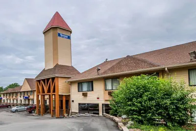 Photo 2 - Rodeway Inn & Suites Madison East