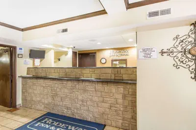 Photo 3 - Rodeway Inn & Suites Madison East