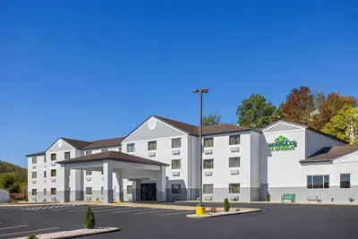 Photo 2 - Wingate by Wyndham Pittsburgh/New Stanton