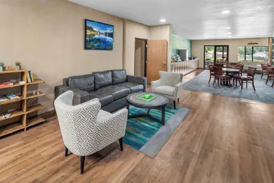 Photo 4 - EverSpring Inn & Suites