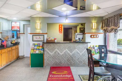 Photo 4 - Econo Lodge Clarks Summit - Scranton