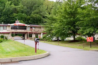 Photo 2 - Econo Lodge Clarks Summit - Scranton