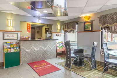 Photo 5 - Econo Lodge Clarks Summit - Scranton