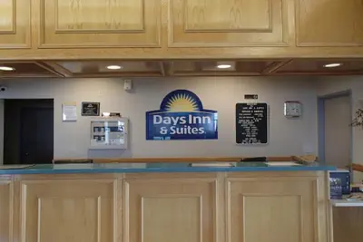 Photo 4 - Days Inn & Suites by Wyndham Corpus Christi Central