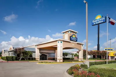 Photo 2 - Days Inn & Suites by Wyndham Corpus Christi Central
