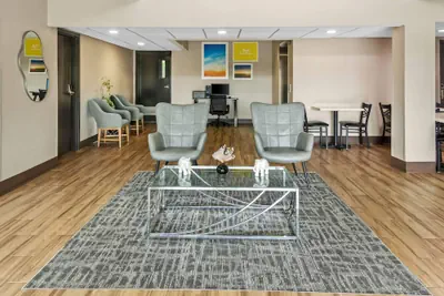 Photo 4 - Days Inn & Suites by Wyndham DeSoto