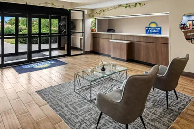 Photo 5 - Days Inn & Suites by Wyndham DeSoto