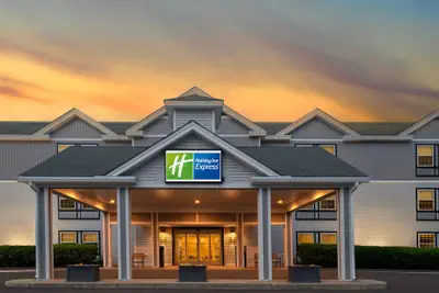 Photo 2 - Holiday Inn Express St Albans by IHG