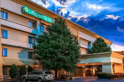 Photo 2 - La Quinta Inn & Suites by Wyndham Nashville Franklin