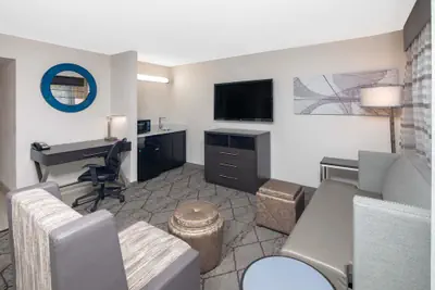Photo 3 - Wingate by Wyndham - Greenville-Airport