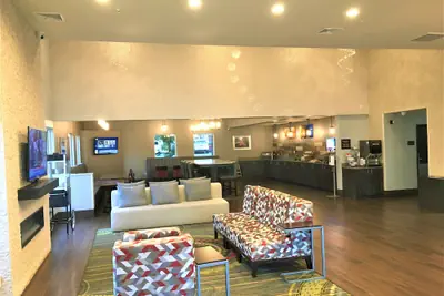 Photo 3 - Comfort Suites Nashville Airport - BNA