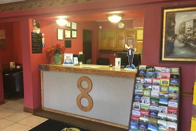 Photo 5 - Super 8 by Wyndham New Castle