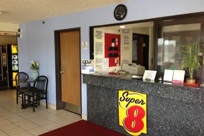 Photo 4 - Super 8 by Wyndham New Castle