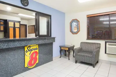 Photo 3 - Super 8 by Wyndham New Castle