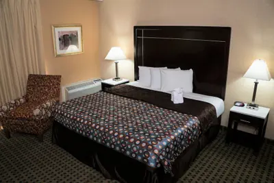 Photo 3 - California Inn