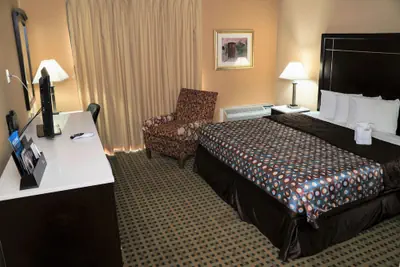Photo 5 - California Inn