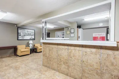 Photo 3 - Super 8 by Wyndham Bloomington/Normal