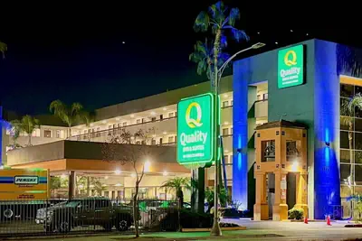 Photo 2 - Quality Inn & Suites Los Angeles Airport - Stadium District
