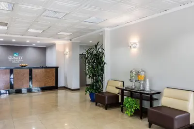 Photo 4 - Quality Inn & Suites Los Angeles Airport - Stadium District