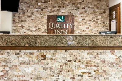 Photo 2 - Quality Inn Southfield - Detroit