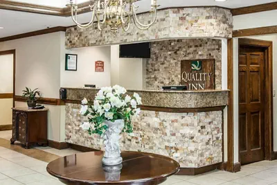 Photo 3 - Quality Inn Southfield - Detroit