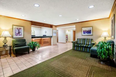 Photo 3 - La Quinta Inn by Wyndham Detroit Southgate