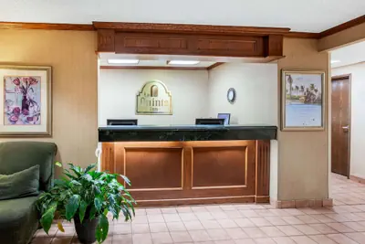Photo 4 - La Quinta Inn by Wyndham Detroit Southgate