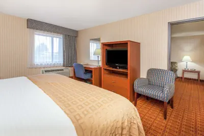 Photo 4 - Baymont by Wyndham Detroit/Roseville