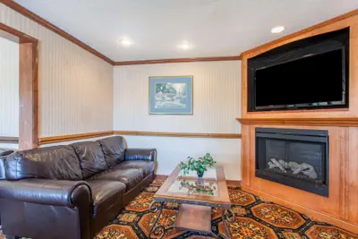 Photo 3 - Baymont by Wyndham Detroit/Roseville