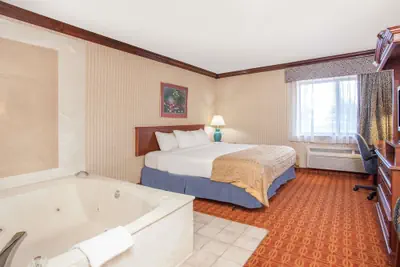 Photo 5 - Baymont by Wyndham Detroit/Roseville