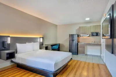 Photo 4 - Studio 6 Extended Stay - Austin, TX - Midtown