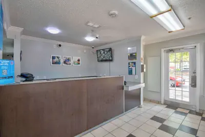 Photo 3 - Studio 6 Extended Stay - Austin, TX - Midtown
