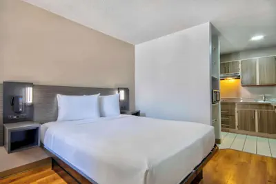 Photo 5 - Studio 6 Extended Stay - Austin, TX - Midtown