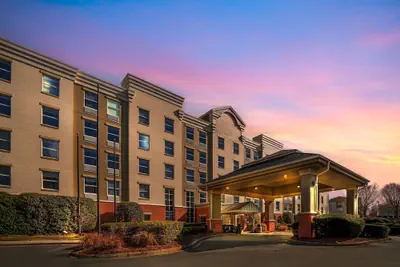 Photo 2 - Comfort Suites near Birkdale Village- Huntersville