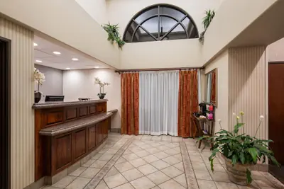 Photo 4 - Hawthorn Suites by Wyndham Napa Valley